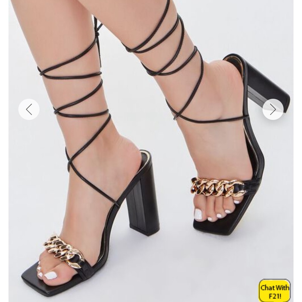 Curb chain wraparound block heels size 5.5